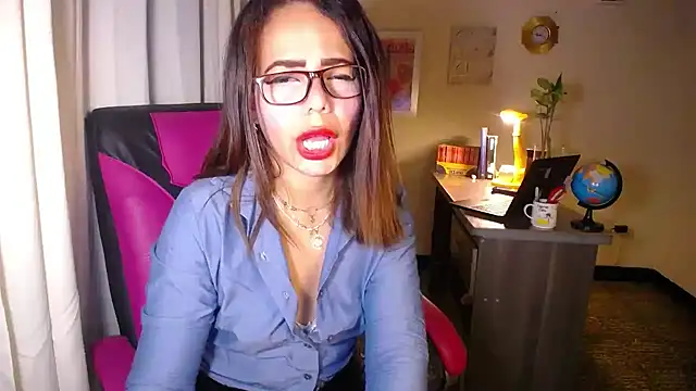 Snapshot of danielle_rose_1 chatting on March 4, 2026, 2:14 pm danielle rose 1 online show from March 4, 2026, 2:14 pm