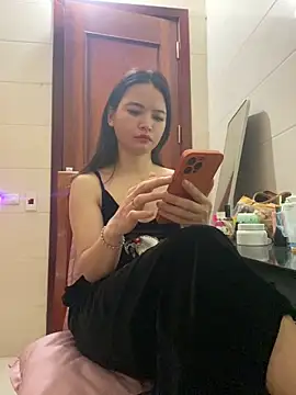 Snapshot of LiLi-Kirix99 chatting on May 28, 2026, 7:20 pm LiLi-Kirix99 online show from May 28, 2026, 7:20 pm