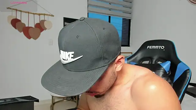 mateoleonee online show from March 10, 2026, 10:58 pm