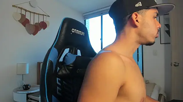 mateoleonee online show from September 25, 2025, 9:32 pm