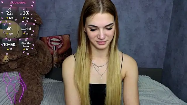 Snapshot of Hellen_Moore chatting on October 29, 2025, 12:20 am Hellen Moore online show from October 29, 2025, 12:20 am