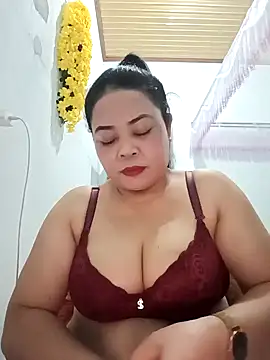Snapshot of Sexy-bigtits2024 chatting on January 1, 2025, 11:27 am Sexy-bigtits2024 online show from January 1, 2025, 11:27 am