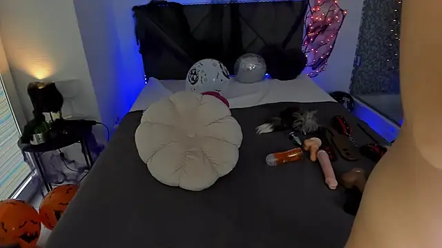 CassieEvans online show from October 27, 2025, 6:36 am