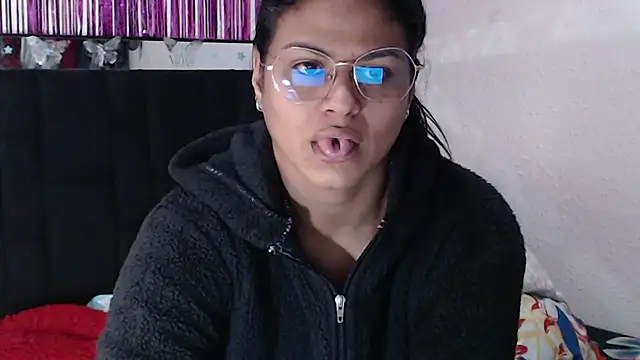 SweetAlmaa online show from April 17, 2026, 9:56 am