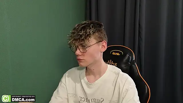 Snapshot of Keytaro chatting on February 11, 2026, 11:21 am Keytaro online show from February 11, 2026, 11:21 am