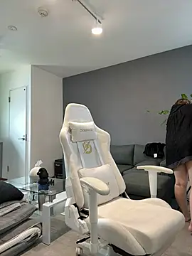 annna annna 2024 online show from April 20, 2026, 4:48 am