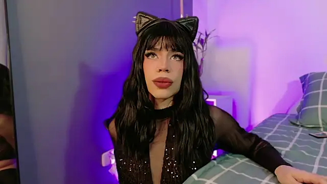 LucyGiraldo online show from November 18, 2025, 4:49 am