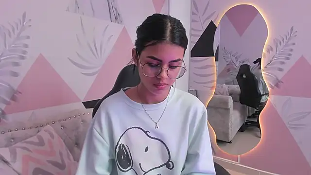 Isa little4u online show from March 20, 2025, 4:42 pm