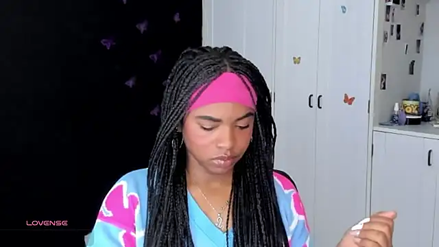 Marce 22 online show from October 5, 2025, 12:34 am