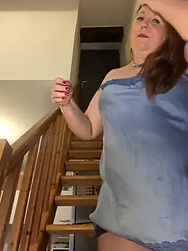 Candy-Desire online show from April 16, 2026, 6:19 pm