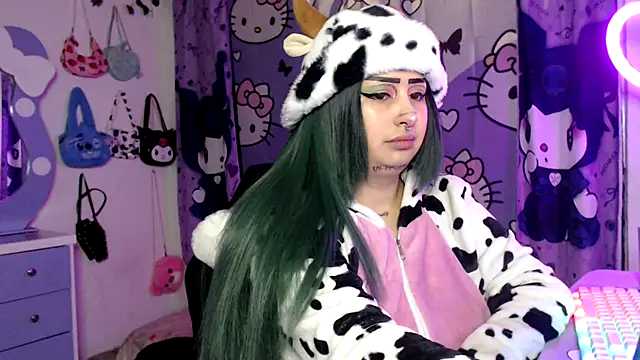 lussyevans24 online show from October 28, 2025, 6:12 am