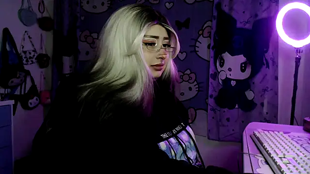 lussyevans24 online show from March 23, 2026, 4:12 am