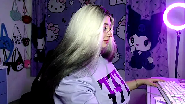 lussyevans24 online show from March 17, 2026, 4:04 am