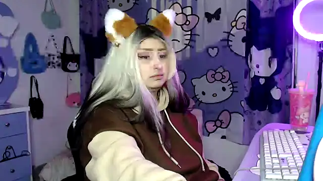 lussyevans24 online show from November 23, 2025, 4:44 am