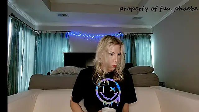 Snapshot of Fun_Phoebe chatting on February 3, 2025, 9:18 pm Fun Phoebe online show from February 3, 2025, 9:18 pm