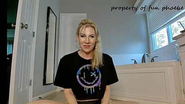 Snapshot of Fun_Phoebe chatting on February 21, 2025, 7:32 pm Fun Phoebe online show from February 21, 2025, 7:32 pm