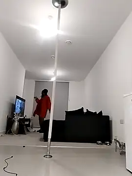 Cinderella Jewels  online show from March 11, 2026, 9:20 pm