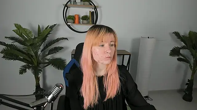 Snapshot of LexiWenford chatting on February 24, 2025, 2:51 am LexiWenford online show from February 24, 2025, 2:51 am