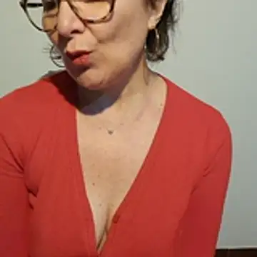 Snapshot of Viola8p chatting on November 21, 2025, 3:44 pm Viola8p online show from November 21, 2025, 3:44 pm