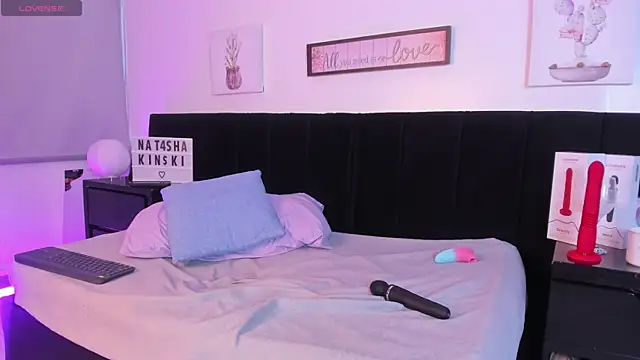 Natasha Kinski online show from March 8, 2025, 11:07 pm