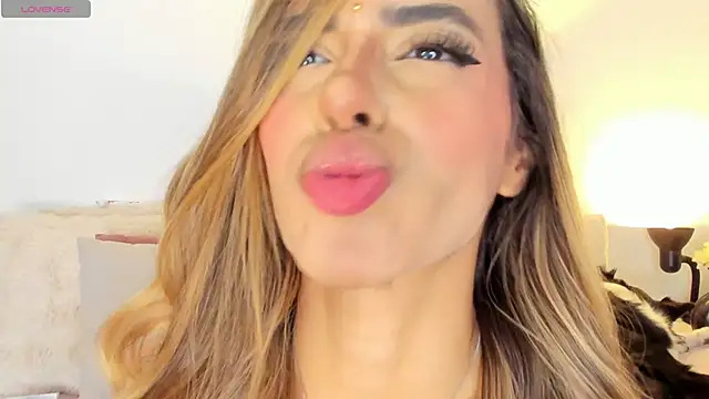 Snapshot of StormiRusso chatting on January 17, 2026, 2:26 am StormiRusso online show from January 17, 2026, 2:26 am