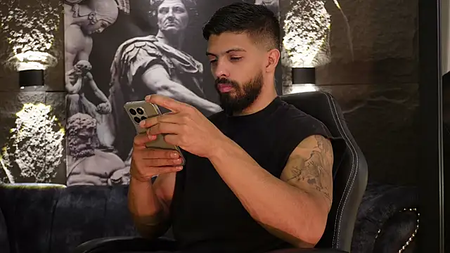 Snapshot of DannSaenz chatting on February 15, 2026, 4:39 pm DannSaenz online show from February 15, 2026, 4:39 pm