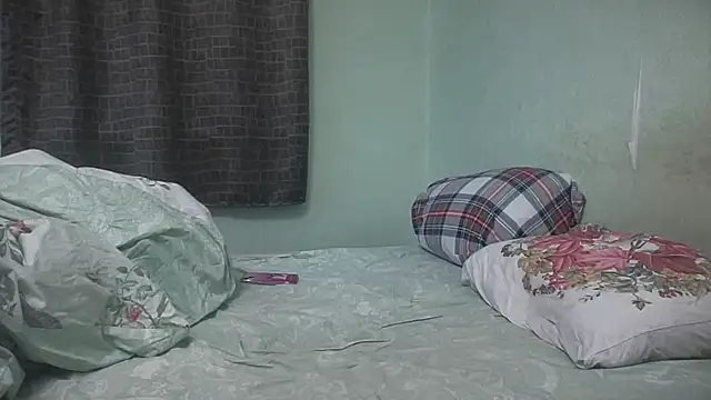 Snapshot of Diamond_Tyler chatting on November 16, 2025, 1:43 am Diamond Tyler online show from November 16, 2025, 1:43 am