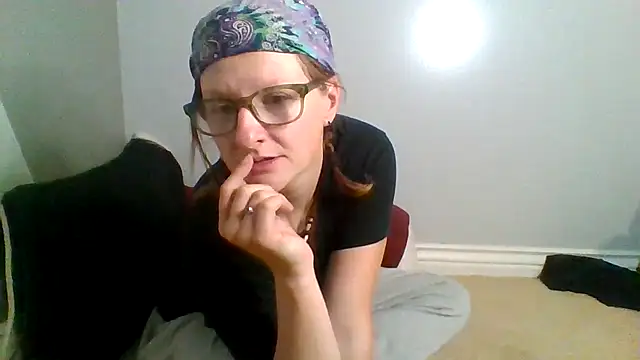 Snapshot of Eluradess chatting on October 16, 2025, 3:04 am Eluradess online show from October 16, 2025, 3:04 am