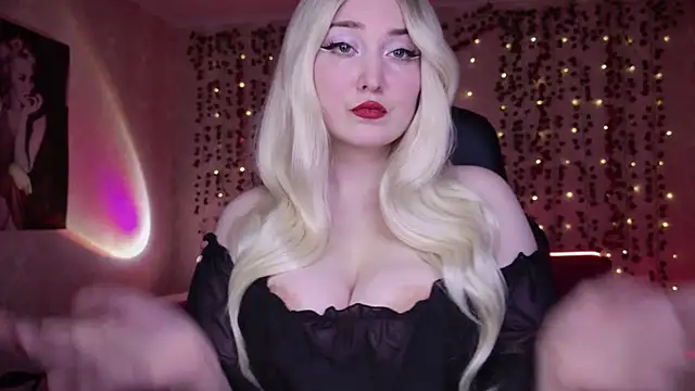 Snapshot of AllisonBlack_ chatting on November 9, 2025, 8:13 pm AllisonBlack online show from November 9, 2025, 8:13 pm