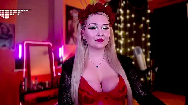 Snapshot of AllisonBlack_ chatting on December 16, 2024, 10:03 pm AllisonBlack  online show from December 16, 2024, 10:03 pm