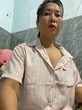 Linaannn online show from December 17, 2025, 12:15 am