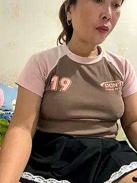 Snapshot of Linaannn chatting on September 14, 2025, 12:27 pm Linaannn online show from September 14, 2025, 12:27 pm