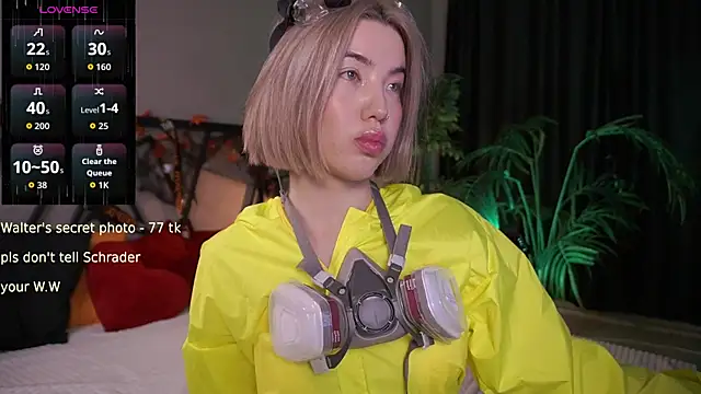 LindaThacker online show from October 30, 2025, 4:44 am