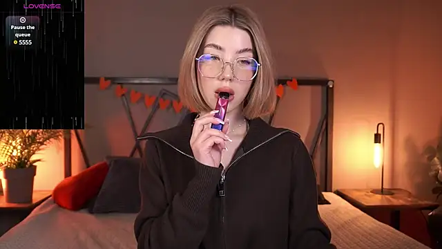 LindaThacker online show from March 4, 2025, 5:00 am