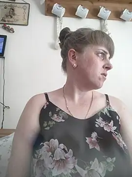 Snapshot of CoddessCrystal chatting on June 18, 2026, 8:35 am CoddessCrystal online show from June 18, 2026, 8:35 am