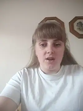 Snapshot of CoddessCrystal chatting on April 4, 2026, 12:01 pm CoddessCrystal online show from April 4, 2026, 12:01 pm