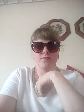 Snapshot of CoddessCrystal chatting on June 14, 2026, 1:12 pm CoddessCrystal online show from June 14, 2026, 1:12 pm