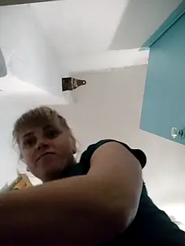 CoddessCrystal online show from November 6, 2025, 1:37 pm