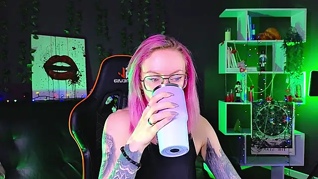  HelenCarter online show from March 8, 2025, 8:57 pm