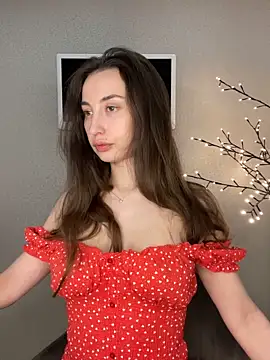 Snapshot of Polli_Kiss chatting on June 1, 2026, 6:29 pm Polli Kiss online show from June 1, 2026, 6:29 pm