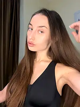 Polli Kiss online show from October 6, 2025, 6:41 pm