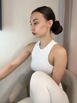 Polli Kiss online show from February 2, 2026, 10:03 am