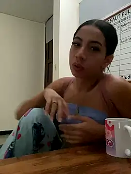 Snapshot of Lina10 chatting on September 13, 2025, 6:19 pm Lina10 online show from September 13, 2025, 6:19 pm