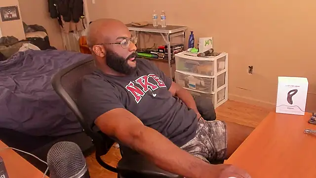 MrChuckDailyXXX online show from January 4, 2025, 4:11 pm