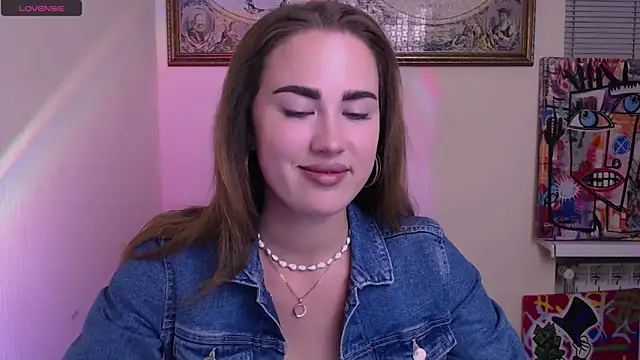 Snapshot of luxie_milady chatting on June 17, 2026, 12:37 pm luxie milady online show from June 17, 2026, 12:37 pm