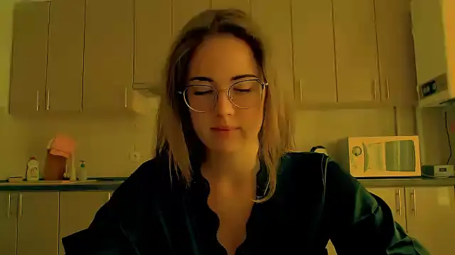 Snapshot of luxie_milady chatting on September 9, 2025, 7:51 am luxie milady online show from September 9, 2025, 7:51 am