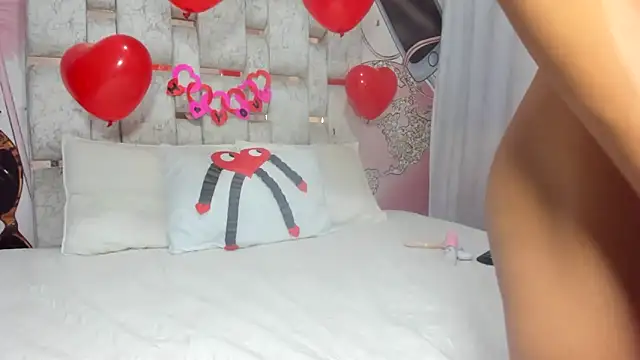Snapshot of EMMA_SWEETT1 chatting on February 16, 2025, 3:38 pm EMMA SWEETT1 online show from February 16, 2025, 3:38 pm