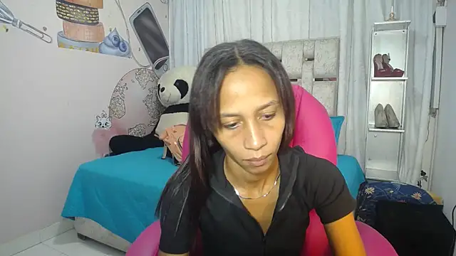 Snapshot of EMMA_SWEETT1 chatting on November 15, 2025, 6:34 pm EMMA SWEETT1 online show from November 15, 2025, 6:34 pm