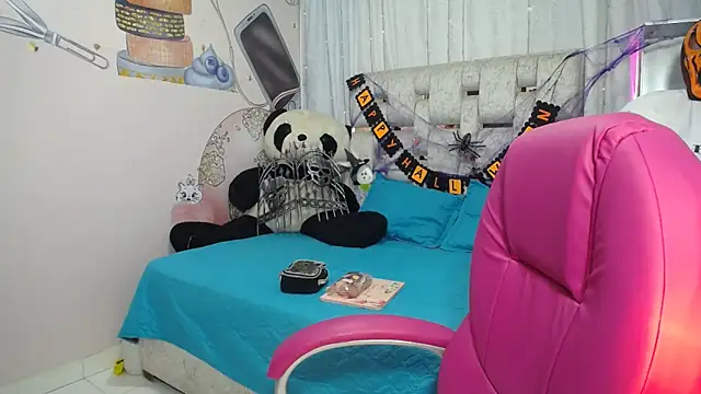 Snapshot of EMMA_SWEETT1 chatting on November 1, 2025, 5:40 pm EMMA SWEETT1 online show from November 1, 2025, 5:40 pm