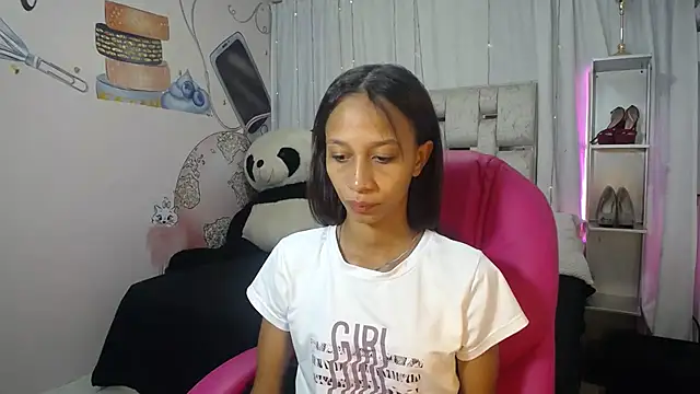 Snapshot of EMMA_SWEETT1 chatting on November 26, 2025, 12:27 pm EMMA SWEETT1 online show from November 26, 2025, 12:27 pm